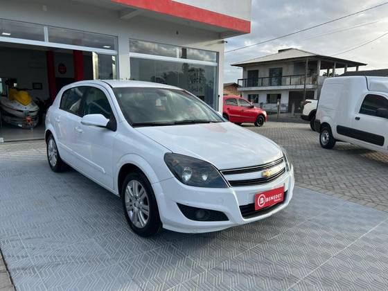 CHEVROLET VECTRA 2.0 MPFI GT HATCH 8V FLEX 4P MANUAL